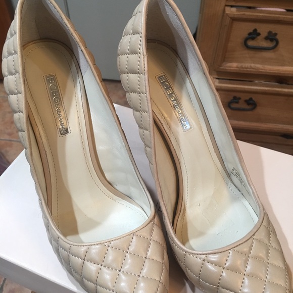 High-heeled shoes - Picture 2 of 3